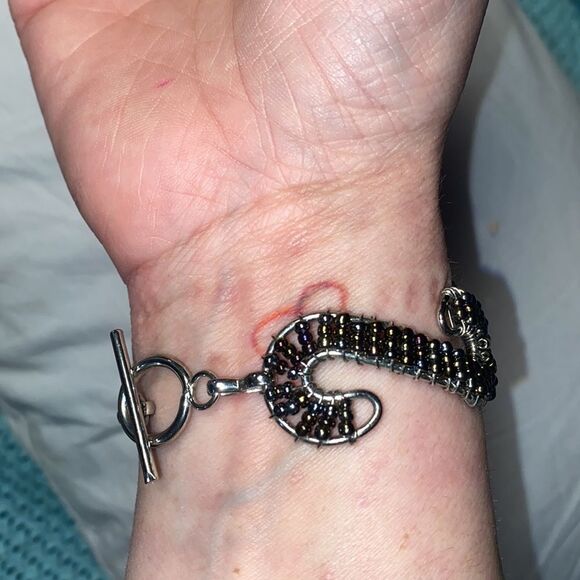 Women Silver Swirl with Black Beaded Chain Jewelry Bracelet and Toggle Clasp - Picture 2 of 7